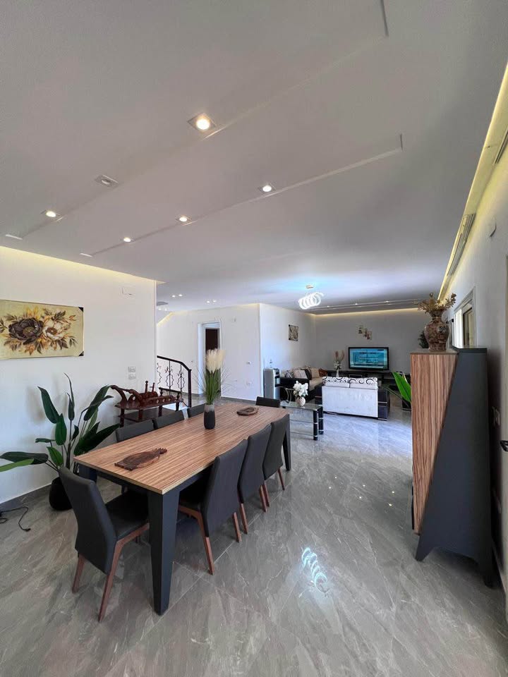 Villa de lujo de 3 dormitorios con piscina privada y vistas al lago en Marbella
