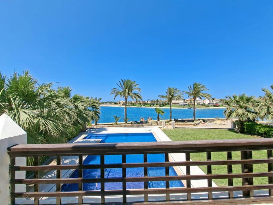 Villa de lujo de 3 dormitorios con piscina privada y vistas al lago en Marbella - El BuscaCasa