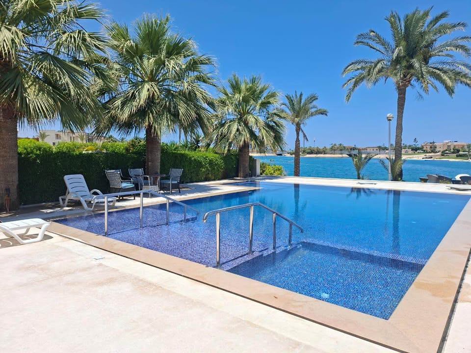 Villa de lujo de 3 dormitorios con piscina privada y vistas al lago en Marbella - El BuscaCasa